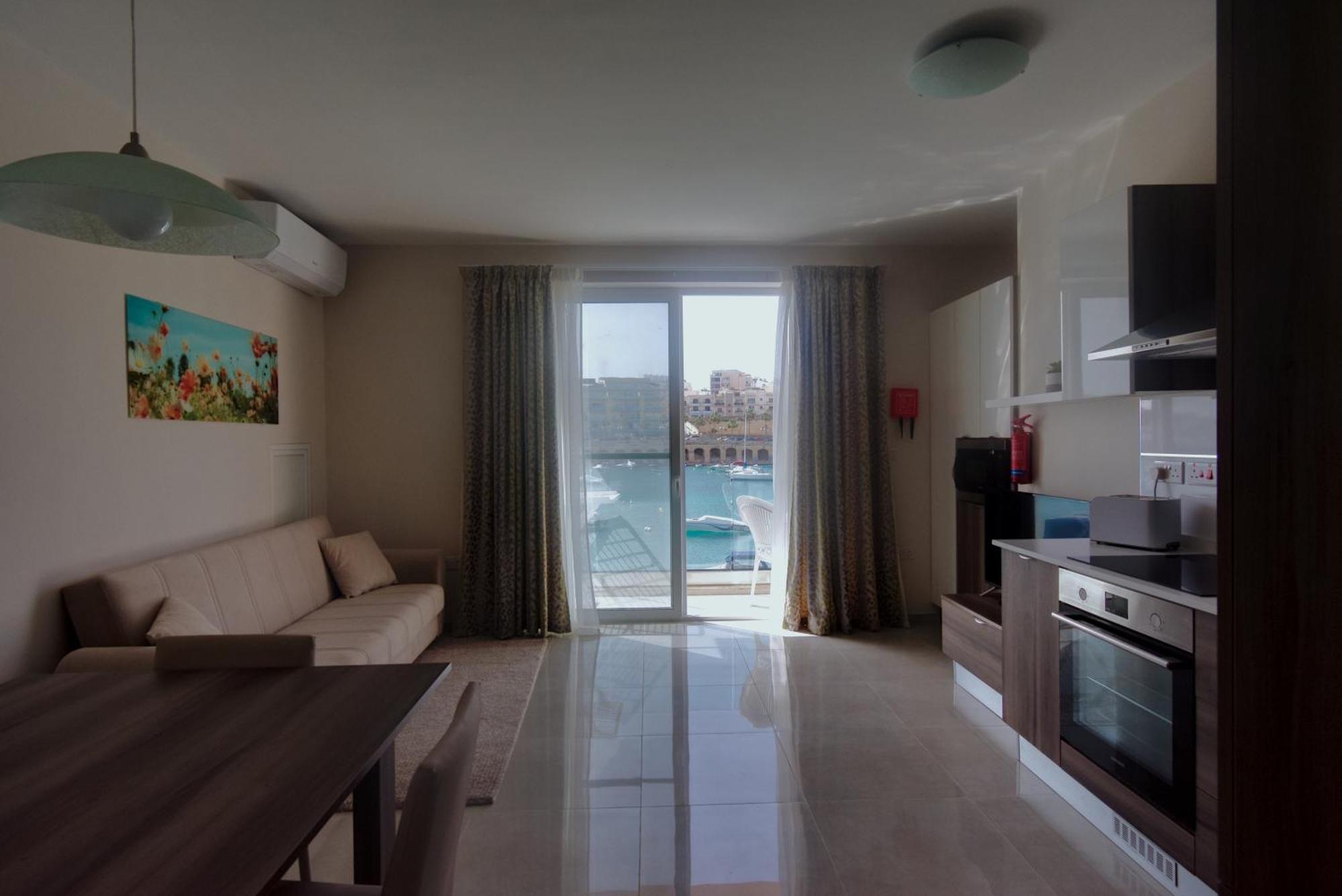Marbella Holiday Apartments - Seafront - Wifi Marsaskala Oda fotoğraf